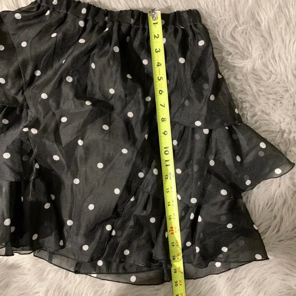 NEW NWT H & M women tired black skirt with white dots , size 4